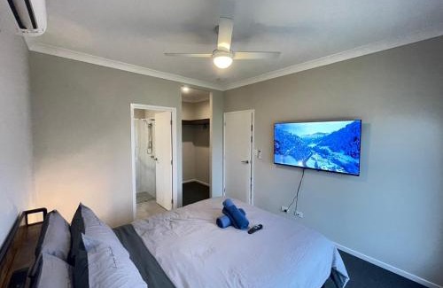 Griffin House | Elegant Retreat in Griffin a stylish getaway