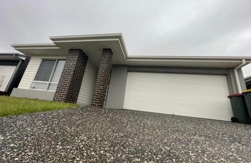 Griffin House | Elegant Retreat in Griffin a stylish getaway