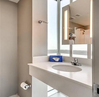 Downtown Myrtle Beach Apartment | Elegant retreat w beach access & hot tub