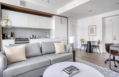 South Beach Apartment | Elegant Rincon Hill 1BR w/W/D, Gym & Pool, near Tech HQs, by Blueground