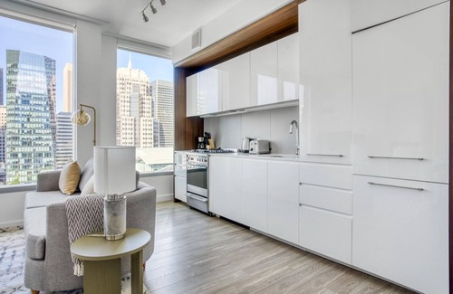 South Beach Apartment | Elegant Rincon Hill 1BR w/W/D, Gym & Pool, near Tech HQs, by Blueground