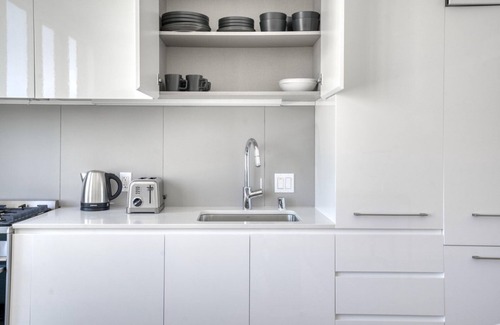 South Beach Apartment | Elegant Rincon Hill 1BR w/W/D, Gym & Pool, near Tech HQs, by Blueground