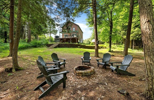 Glenfield House | Elegant Riverfront Home - Pet Friendly!