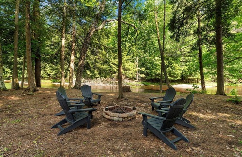 Glenfield House | Elegant Riverfront Home - Pet Friendly!
