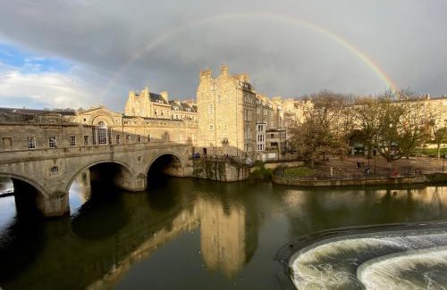 Bath City Centre Bed & Breakfast | Elegant & Romantic - Entire Flat with 2 Magnificent Views