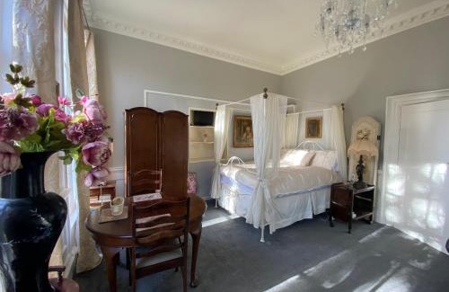 Bath City Centre Bed & Breakfast | Elegant & Romantic - Entire Flat with 2 Magnificent Views
