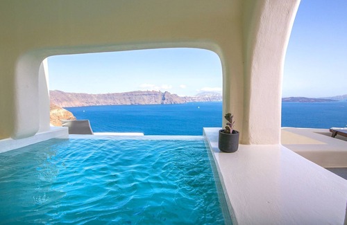 Oia Villa | Elegant Santorini Villas | Villas Aloia | Private Hot Tub | Air Conditioning |.