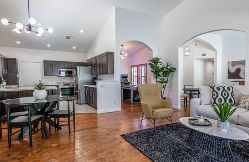 Paradise Valley Village House | Elegant Scottsdale Home with Pool!