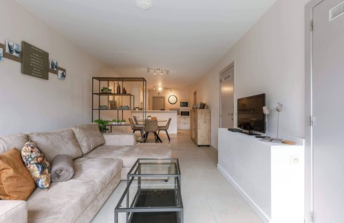 Blankenberge House | Elegant Seaside Retreat with Garden and Garage