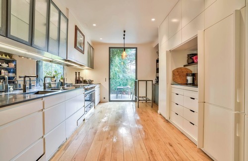 Parchamp–Albert Kahn Villa | Elegant six-bedroom villa of 350 m2 with garden.