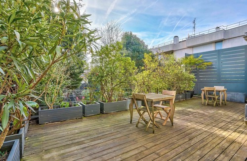 Parchamp–Albert Kahn Villa | Elegant six-bedroom villa of 350 m2 with garden.