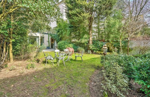 Parchamp–Albert Kahn Villa | Elegant six-bedroom villa of 350 m2 with garden.
