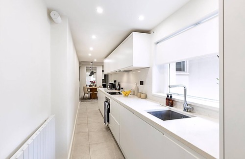 Courtfield Apartment | Elegant South Kensington Retreat w/Outdoor Spaces