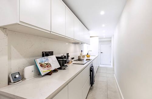 Courtfield Apartment | Elegant South Kensington Retreat w/Outdoor Spaces