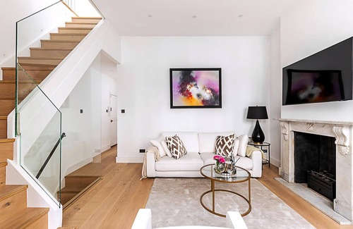 Courtfield Apartment | Elegant South Kensington Retreat w/Outdoor Spaces