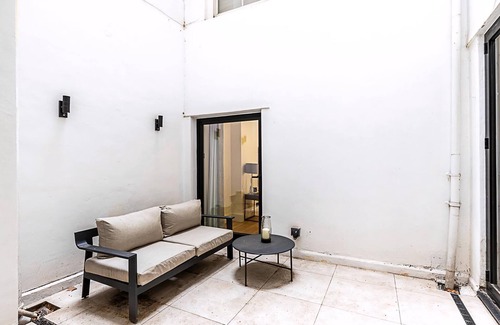 Courtfield Apartment | Elegant South Kensington Retreat w/Outdoor Spaces