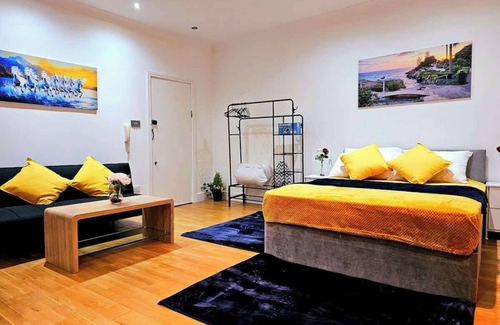 St. Helen's Condo | Elegant Spacious London Flat F