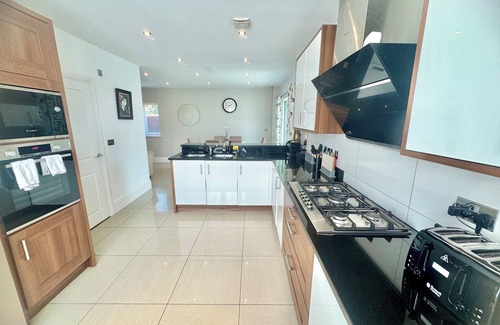 Staple Hill House | Elegant & Spacious Bristol Home - Garden, Gym & Parking