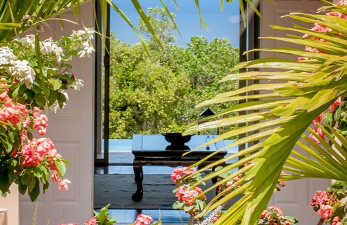 Barnes Ghaut Villa | Elegant & Spacious Modern Villa with Infinity Pool & Stunning Views. Sleeps 8-10