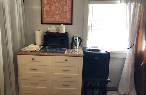 Claremont House | Elegant Spacious Private Studio ~ Upscale Berkeley