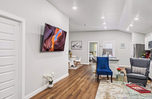 Lubbock House | Elegant & Spacious South Lubbock 3 Bed 2 Bath1 King 2 Queen Near Texas Tech