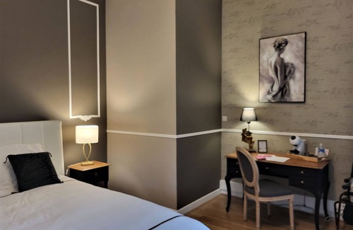 Cluis Bed & Breakfast | Elegant stay at Château, modern comfort and nearby activities