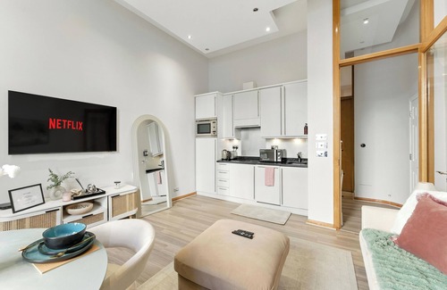 Queen's Gate Apartment | Elegant Stay Easy Access to Heathrow & City