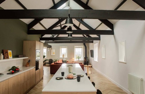 Kirkby Stephen House | Elegant Stone Barn in Yorkshire Dales