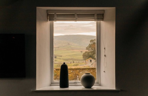 Kirkby Stephen House | Elegant Stone Barn in Yorkshire Dales
