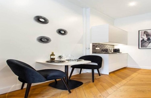 16th Arrondissement Apartment | Elegant studio - 2P - TrocadÃ©ro/Eiffel Tower