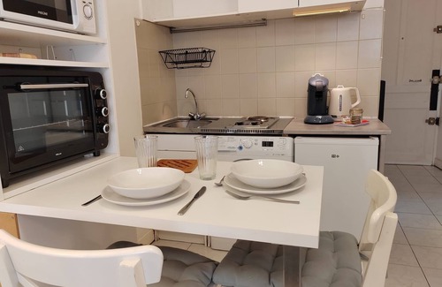 Jean Moulin - Marius Berliet Apartment | Elegant studio - Private parking - Close to transport Lyon 8