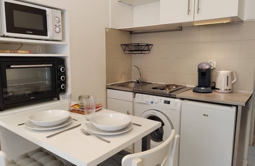 Jean Moulin - Marius Berliet Apartment | Elegant studio - Private parking - Close to transport Lyon 8