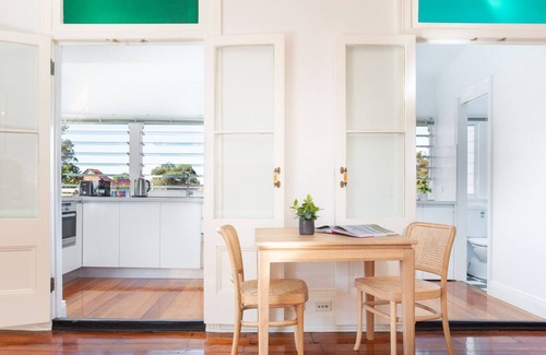 Petersham Apartment | Elegant Studio with Sunny Kitchen 25 min from CBD