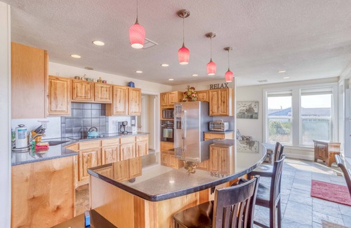 Bayshore House | Elegant Style, Comfort in Waldport 3-Bedroom, Neighborhood Playground Next Door!
