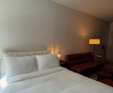 Marina del Rey Apartment | Elegant Suite at Marina-Venice Beach with Pool, Jacuzzi, GYM by Holisticā Retreats