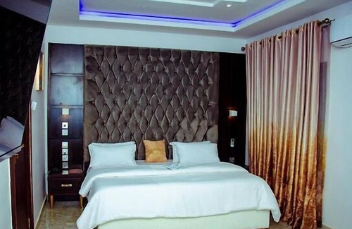 Jos Hotel | Elegant Suites by Golden Bide Jos