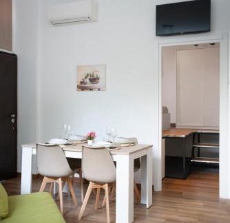Affori Apartment | Elegant Sweet Home Suite - Milan, 15 minute Duomo