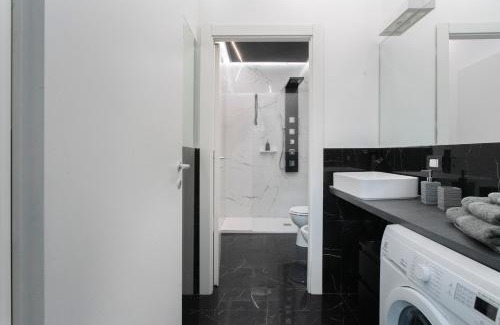 Affori Apartment | Elegant Sweet Home Suite - Milan, 15 minute Duomo