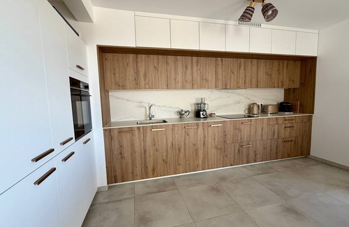 Sete Apartment | Elegant T2 with terrace in Sète, secure parking
