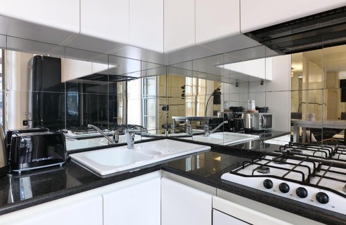 Porta Venezia Apartment | Elegant Terrace Suite