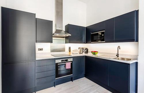 Earl's Court Apartment | Elegant Three Bed Apartment in Earls Court