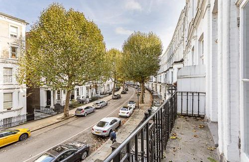 Earl's Court Apartment | Elegant Three Bed Apartment in Earls Court