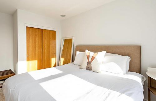 Earl's Court Apartment | Elegant Three Bed Apartment in Earls Court