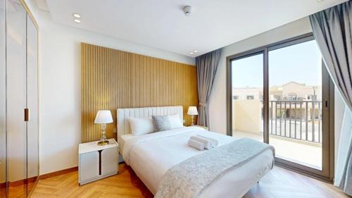 Dubai House | Elegant - Three Bed Villa in Jumeirah Golf Estate