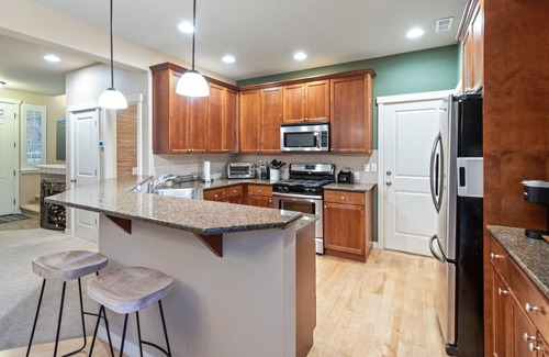 Mill Creek House | Elegant Town Center Home/2.5BR2.5Bath/Big Backyard