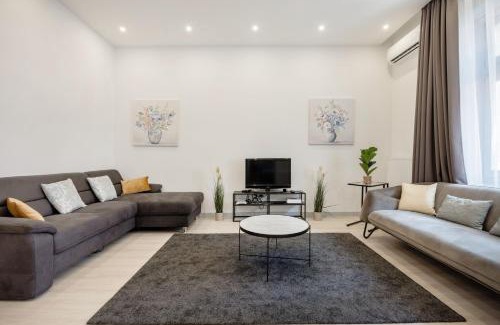 Erzsebetvaros Apartment | Elegant Two-bedroom Apartment in the Centre