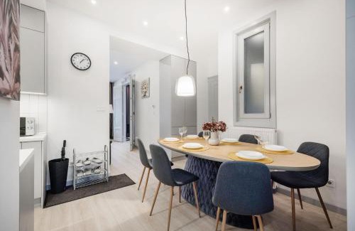 Erzsebetvaros Apartment | Elegant Two-bedroom Apartment in the Centre