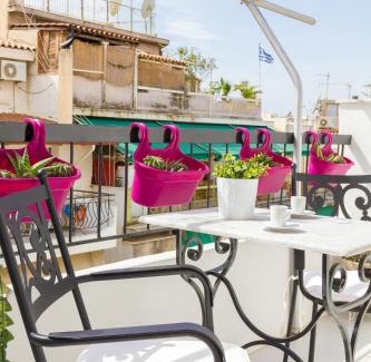 Athens Apartment | Elegant Two-Bedroom Residence- Athens Cozy Gem - 300Mbps Internet - 10 min to Acropolis by subway