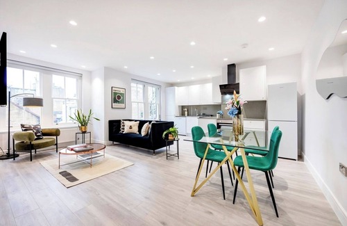 Angel Condo | Elegant Urban Escape in Angel