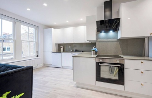 Angel Condo | Elegant Urban Escape in Angel